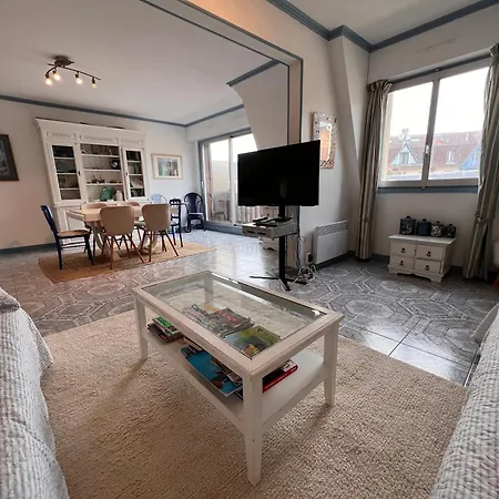 Duplex En Plein Centre, 3min Апартаменты Довиль