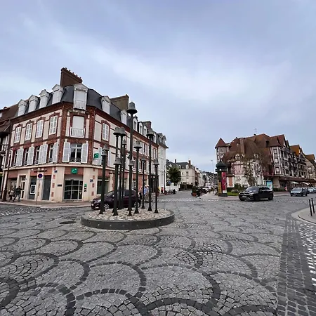 Duplex En Plein Centre, 3min Deauville