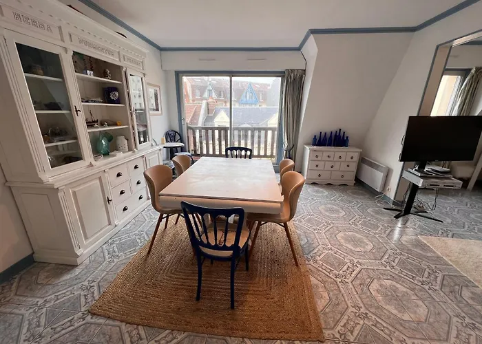 Duplex En Plein Centre, 3min Apartment Deauville