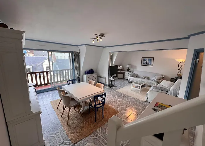 Duplex En Plein Centre, 3min *