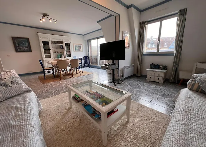 Duplex En Plein Centre, 3min Apartment Deauville